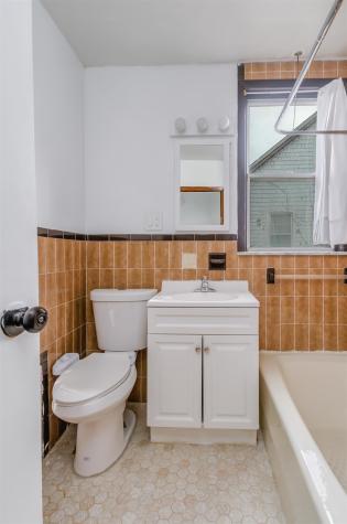 142 Humphrey Avenue Bayonne NJ 07002-0000