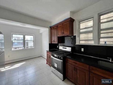 123 Oak Street Weehawken NJ 07086