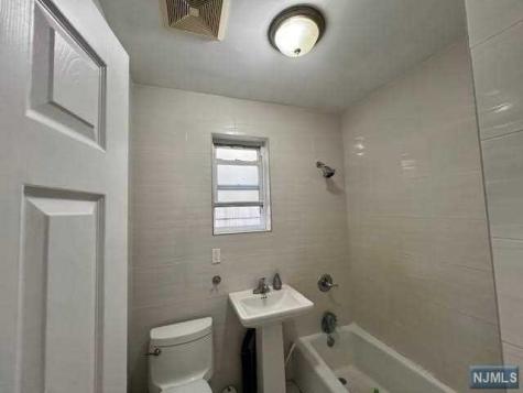 123 Oak Street Weehawken NJ 07086