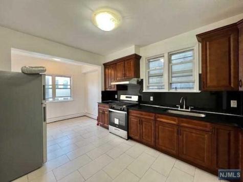 123 Oak Street Weehawken NJ 07086