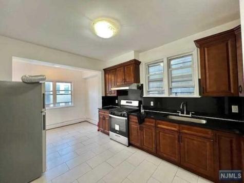 123 Oak Street Weehawken NJ 07086
