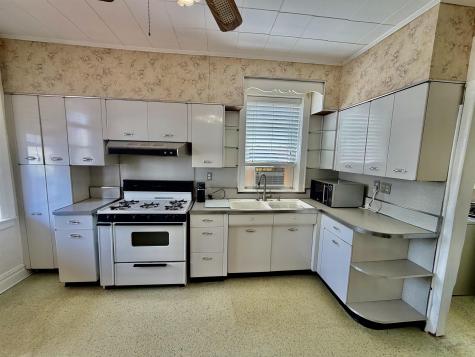 336 Avenue C Bayonne NJ 07002-7129