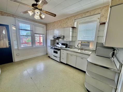336 Avenue C Bayonne NJ 07002-7129