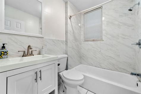 40 West 52nd Street Bayonne NJ 07002