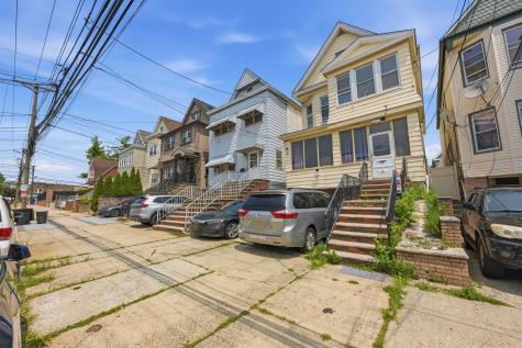 35 West 52nd Street Bayonne NJ 07002