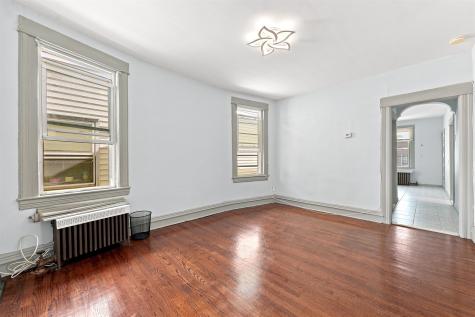 35 West 52nd Street Bayonne NJ 07002