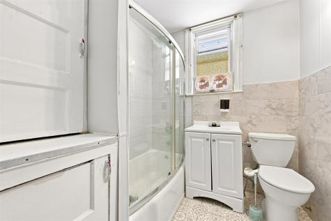 35 West 52nd Street Bayonne NJ 07002