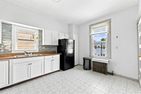 35 West 52nd Street Bayonne NJ 07002