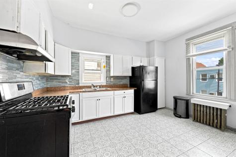 35 West 52nd Street Bayonne NJ 07002