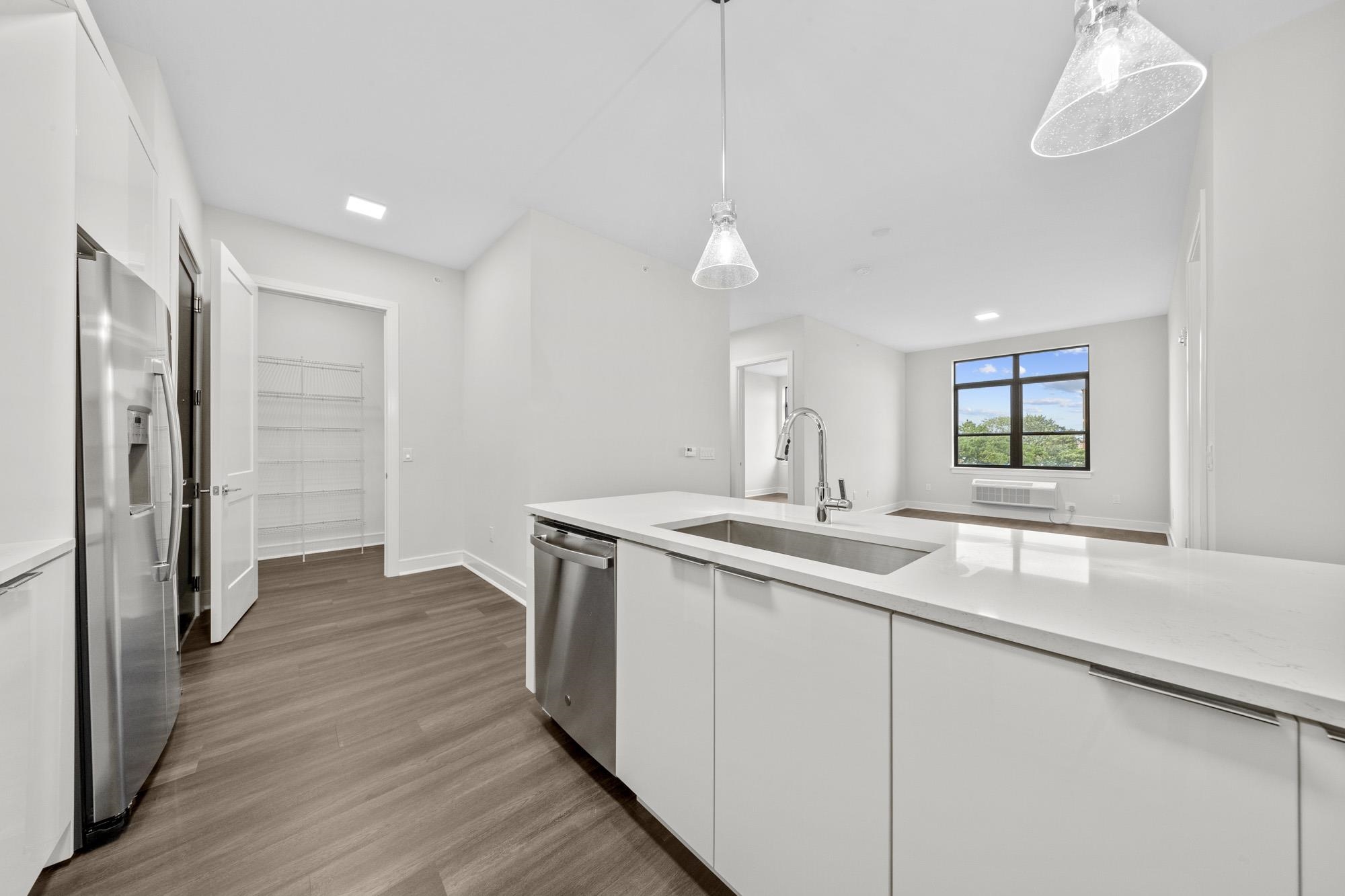 121 34th Street Union City NJ 07087-5902