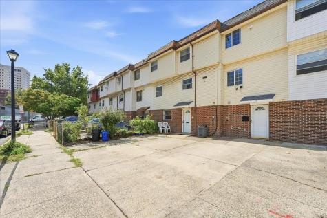 13 Laurel Court Jersey City NJ 07302