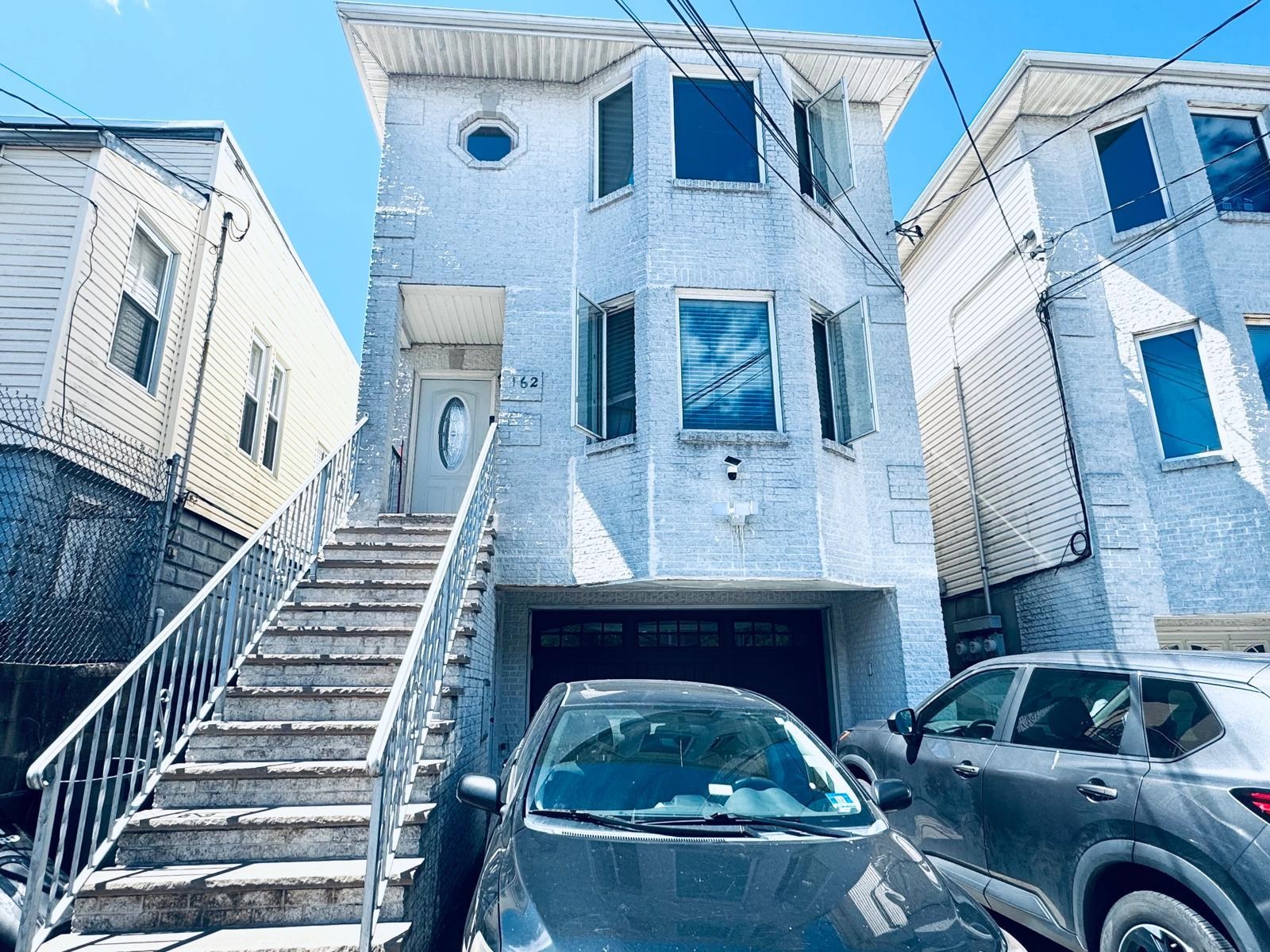 162 West 53rd Street Bayonne NJ 07306-2407
