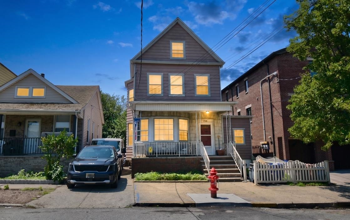 196 West 52nd Street Bayonne NJ 07002