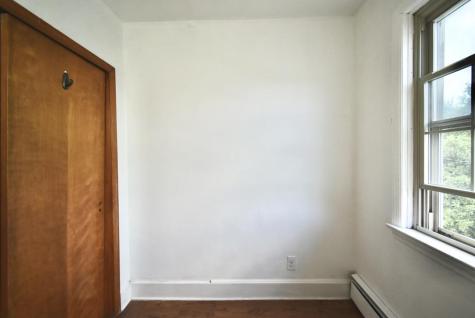 196 West 52nd Street Bayonne NJ 07002