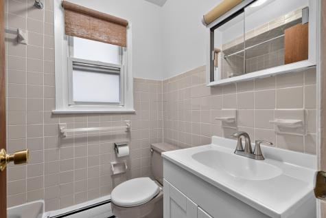 696 Avenue E Bayonne NJ 07002