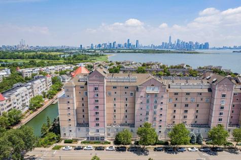 207 Shearwater Court West Jersey City NJ 07305