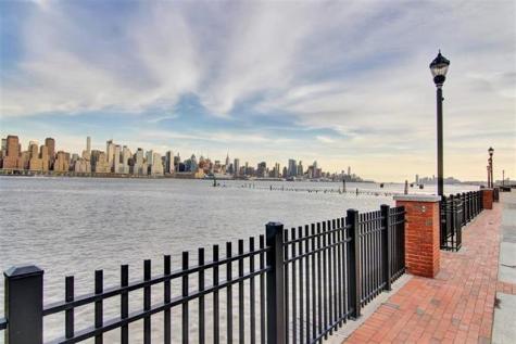 279 Roslyn Court West New York NJ 07093