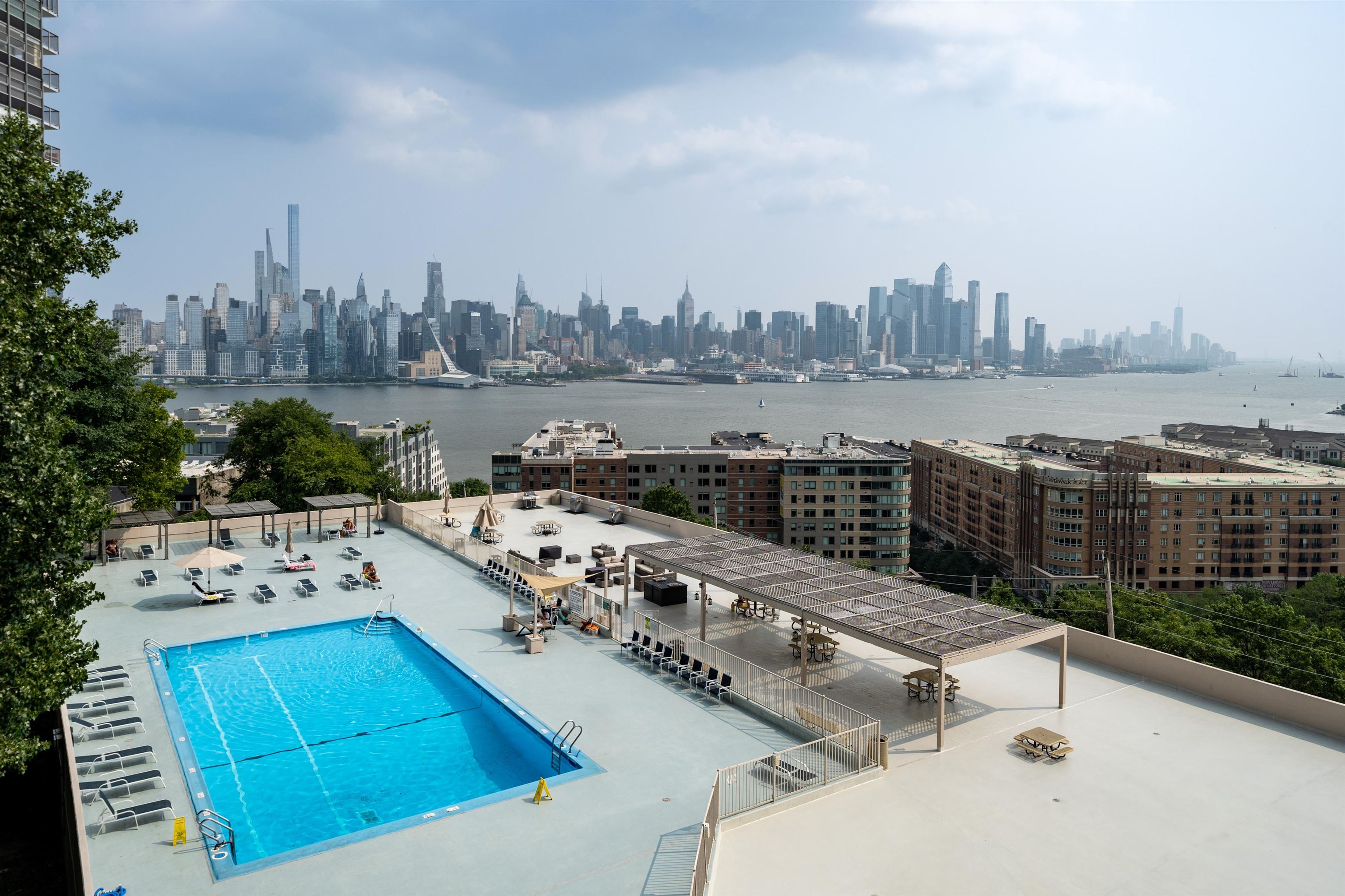 6040 Boulevard East West New York NJ 07093