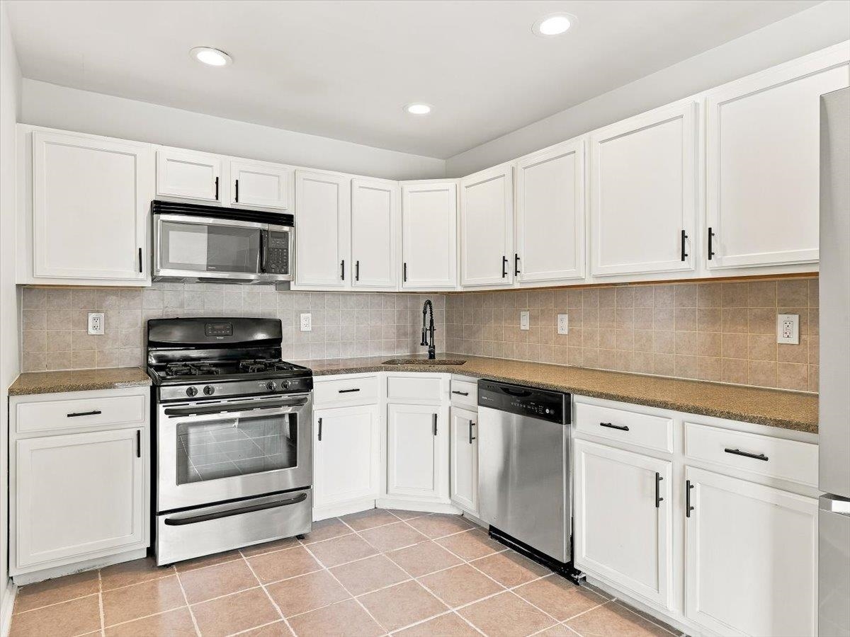 10 Cottonwood Street Jersey City NJ 07305