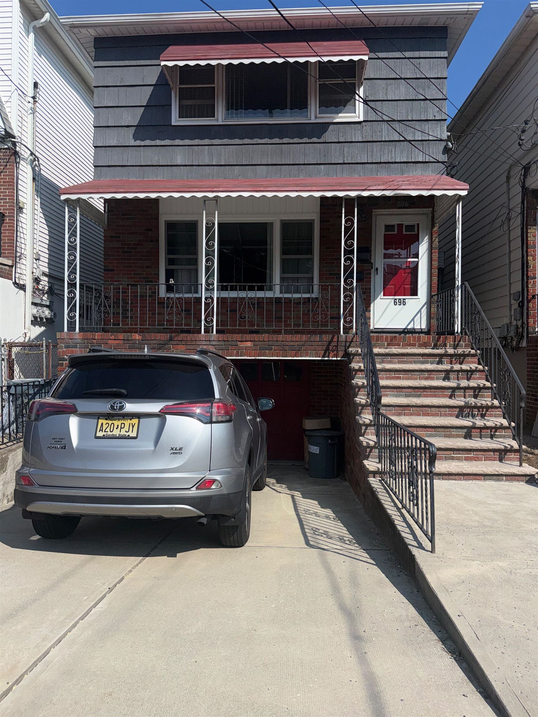 696 Avenue E Bayonne NJ 07002-0000