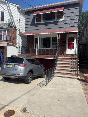696 Avenue E Bayonne NJ 07002-0000