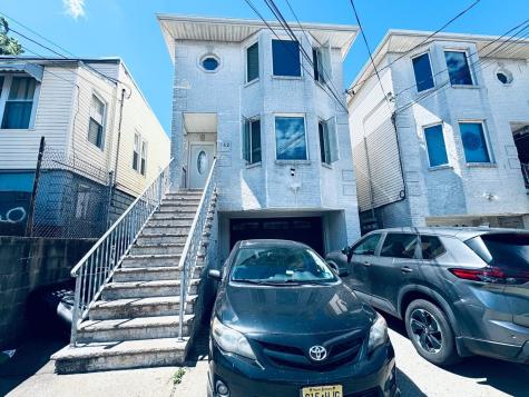 162 West 53rd Street Bayonne NJ 07306-2407