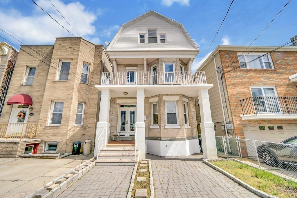 206 Highpoint Avenue Weehawken NJ 07086