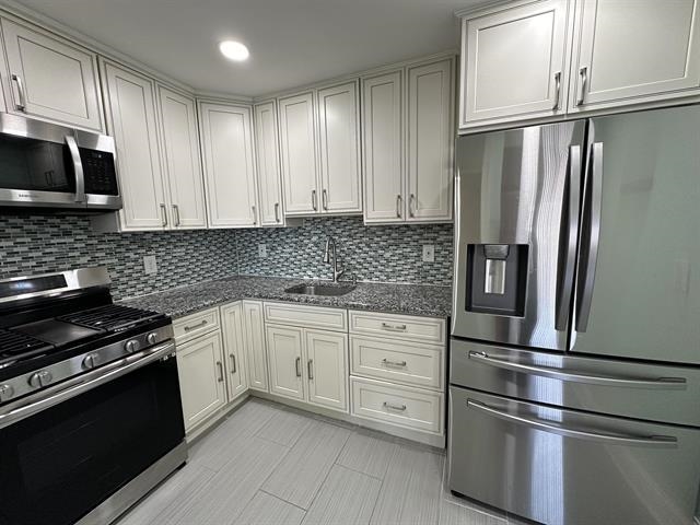 374 Cator Avenue Bayonne NJ 07002