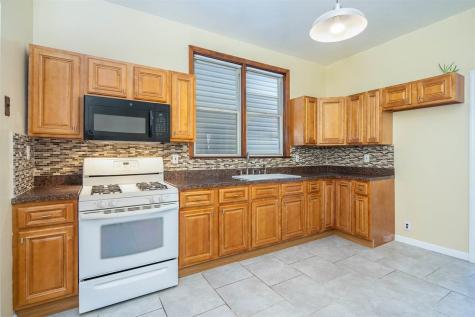 13 East 52nd Street Bayonne NJ 07002