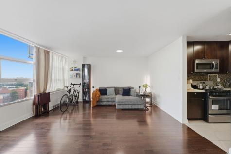 6050 Boulevard East West New York NJ 07093