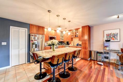 572 Sanderling Court Secaucus NJ 07094