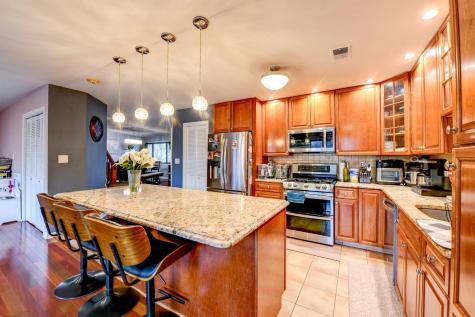 572 Sanderling Court Secaucus NJ 07094