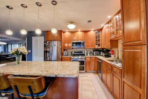 572 Sanderling Court Secaucus NJ 07094