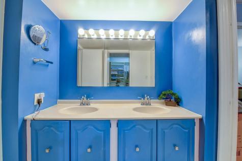 572 Sanderling Court Secaucus NJ 07094