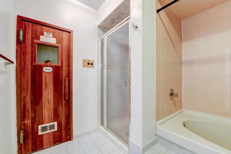 572 Sanderling Court Secaucus NJ 07094