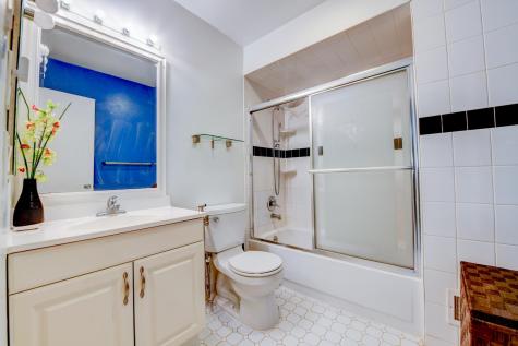 572 Sanderling Court Secaucus NJ 07094