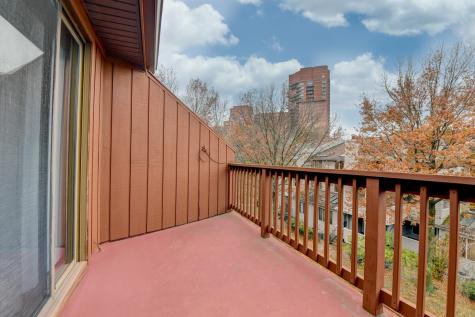 572 Sanderling Court Secaucus NJ 07094
