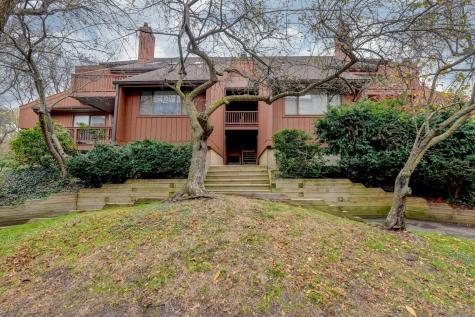 572 Sanderling Court Secaucus NJ 07094