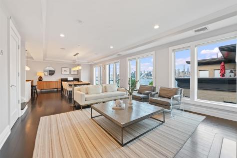 38 Oxford Landing Weehawken NJ 07086