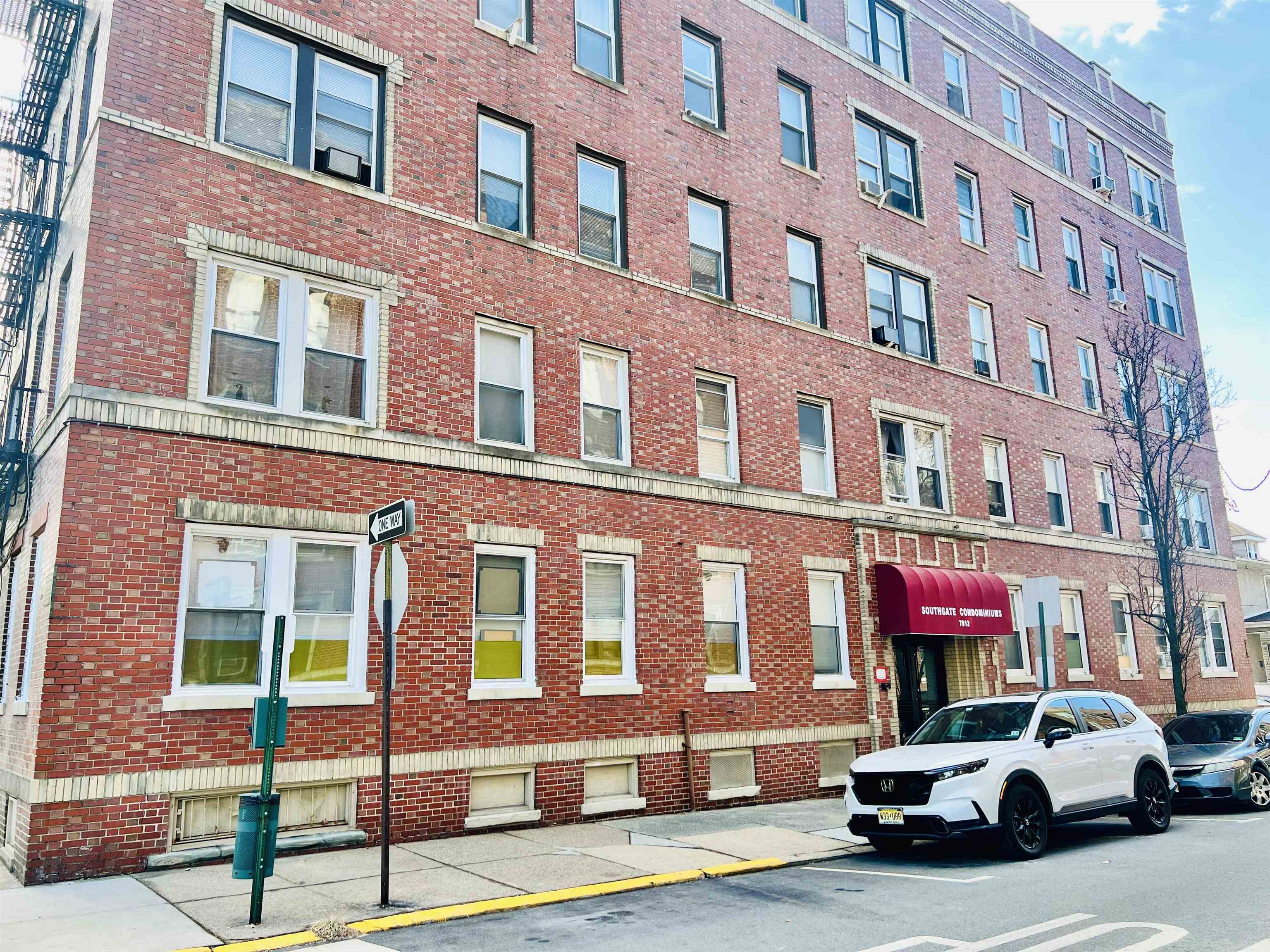 7812 Hudson Avenue North Bergen NJ 07093
