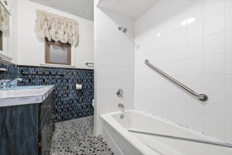 98 West 47th Street Bayonne NJ 07001