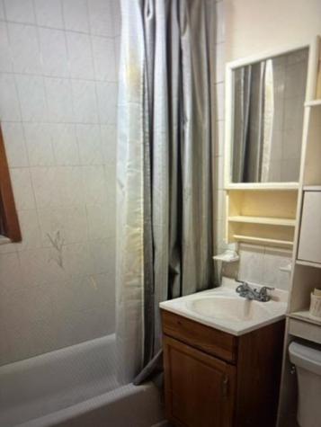 177 West 48th Street Bayonne NJ 07002-0000