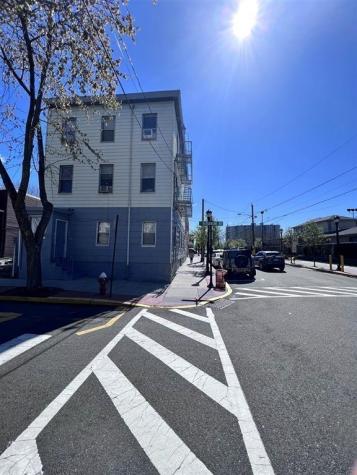 200 Bergenline Avenue Union City NJ 07087