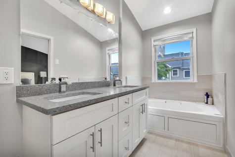 274 Roslyn Court West New York NJ 07093