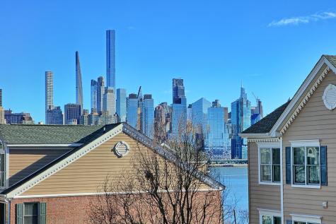 274 Roslyn Court West New York NJ 07093