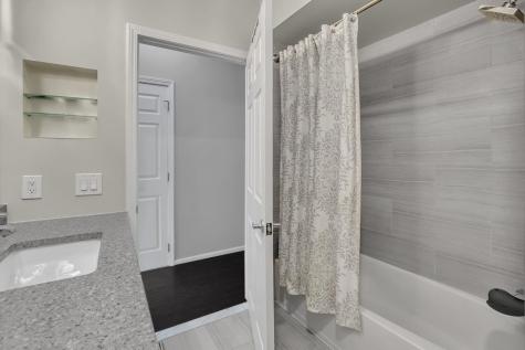 274 Roslyn Court West New York NJ 07093
