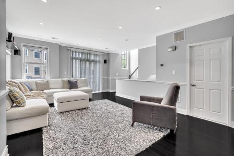 274 Roslyn Court West New York NJ 07093
