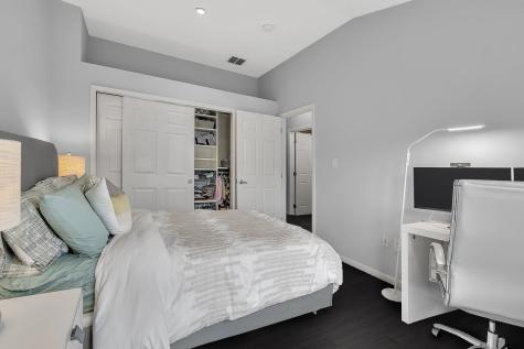274 Roslyn Court West New York NJ 07093