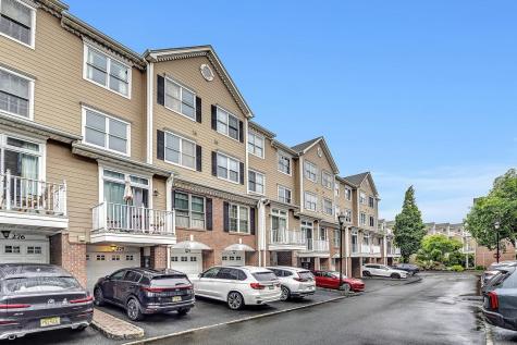 274 Roslyn Court West New York NJ 07093