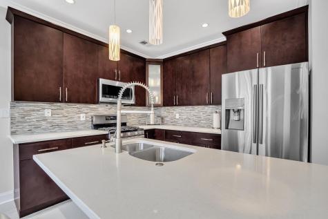 274 Roslyn Court West New York NJ 07093